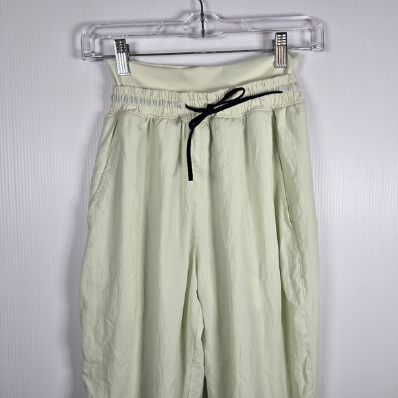 Gymshark Womens CTY Joggers in Celery Green Size XSmall Drawstring Waist&Cuffs - Picture 5 of 13